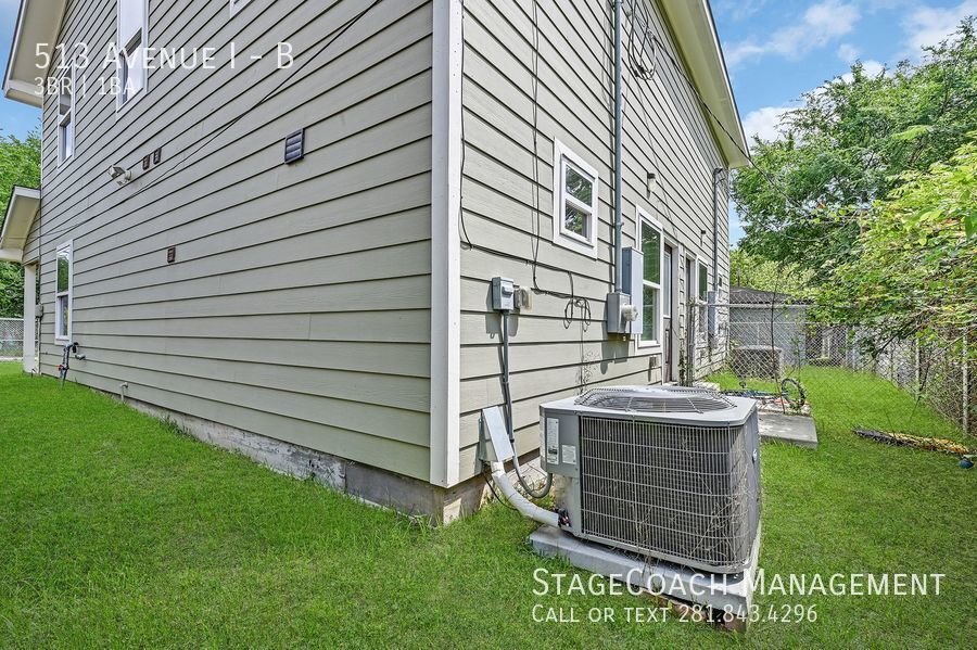 513 Avenue I, Unit B in Conroe, TX - Building Photo