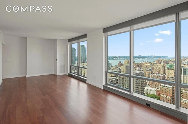 200 W 67th St in New York, NY - Foto de edificio - Building Photo