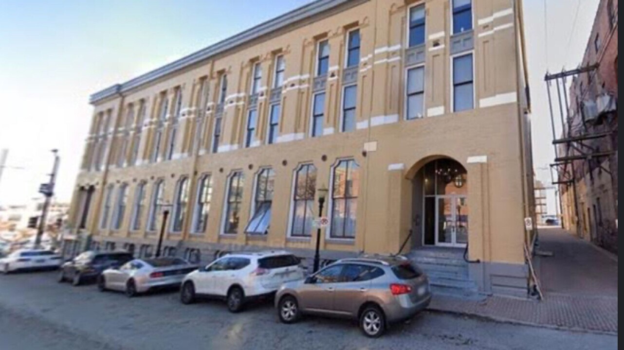 113 W 5th St in Kansas City, MO - Building Photo
