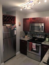 3421 NW 44th St-Unit -104 in Lauderdale Lakes, FL - Foto de edificio - Building Photo