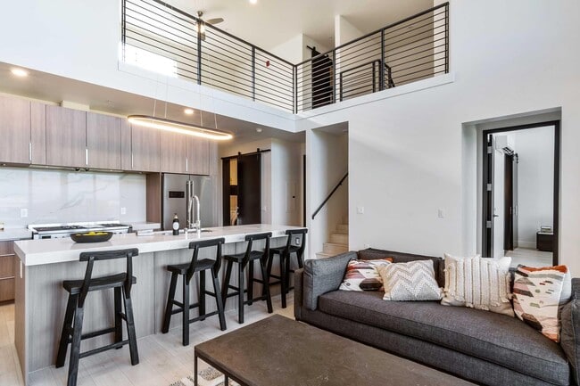 1430 Q Apartments in Sacramento, CA - Foto de edificio - Building Photo