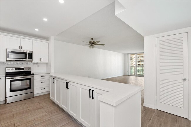 19380 Collins Ave in Sunny Isles Beach, FL - Building Photo - Building Photo