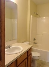 2145 Copper Wynd Dr in Pleasant Hill, IA - Building Photo - Building Photo