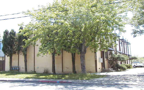 2243 Hillsborough Ct in Concord, CA - Foto de edificio - Building Photo