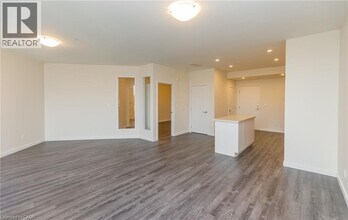 690 King St W in Waterloo, ON - Building Photo - Building Photo