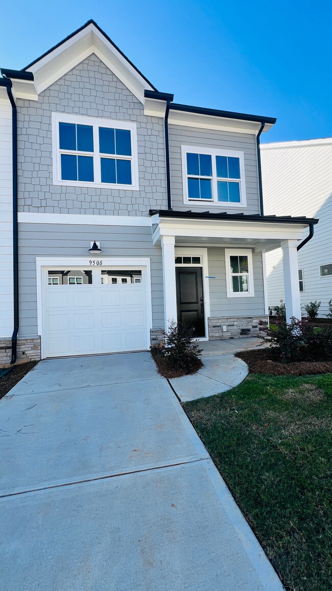 Room in Townhome on Munsing Dr in Charlotte, NC - Building Photo - Building Photo