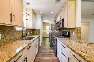 25003 Spring Creek Dr in Spring, TX - Building Photo - Building Photo