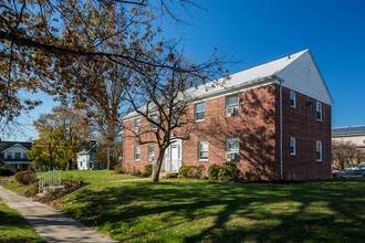 Highland Park Gardens in Highland Park, NJ - Building Photo - Building Photo