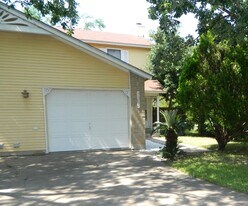 8804 Springmail Cir in Austin, TX - Building Photo