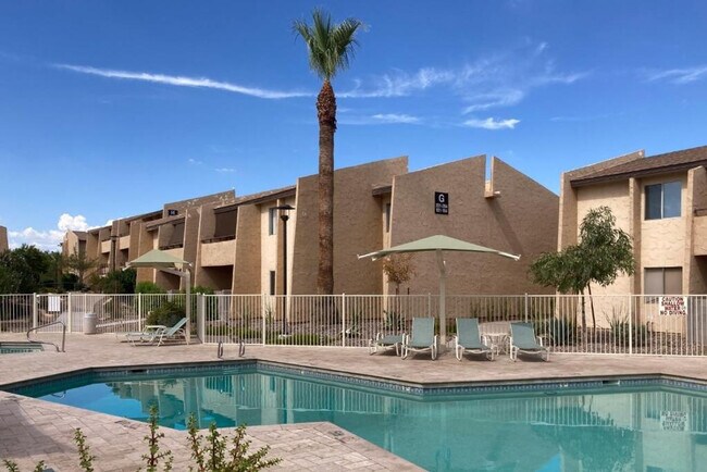 8055 E Thomas Rd in Scottsdale, AZ - Building Photo - Building Photo
