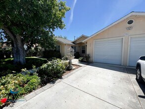 956 Marion Way in Sunnyvale, CA - Building Photo - Building Photo