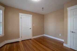 83 Grant St, Unit 1 in Somerville, MA - Building Photo - Building Photo