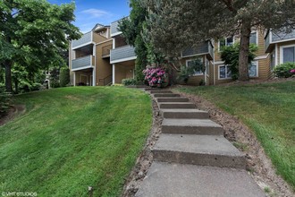 Maybeck at the Bend Apartments in Tigard, OR - Building Photo - Building Photo