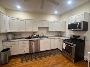 122 Day St, Unit 3 in Boston, MA - Foto de edificio - Building Photo