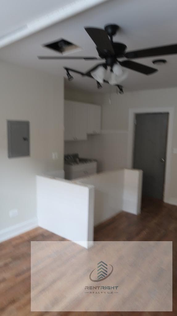 4915 W Belle Plaine Ave, Unit 4915-G in Chicago, IL - Foto de edificio - Building Photo