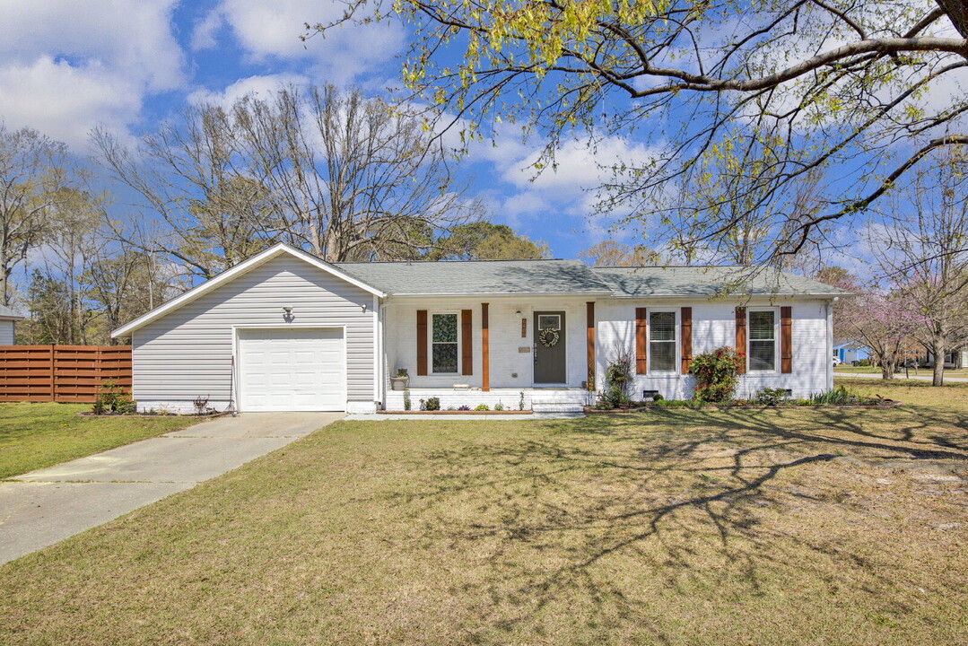 6408 Winter Park Dr in Fayetteville, NC - Building Photo