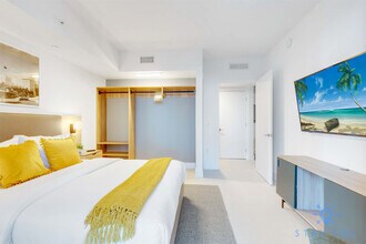 601 NE 1st Ave in Miami, FL - Building Photo - Building Photo