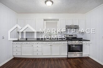 4854 Flat Shoals Rd in Union City, GA - Building Photo - Building Photo