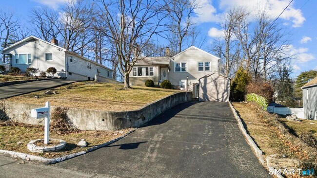 540 Lakeside Dr in Bridgeport, CT - Building Photo - Building Photo
