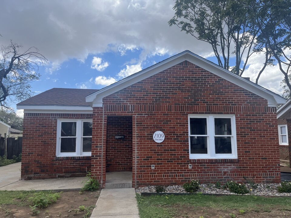 2109 27th St in Lubbock, TX - Building Photo