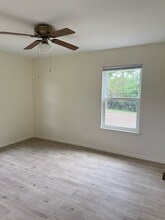 121 E Cedar Dr W in Kerrville, TX - Building Photo - Building Photo