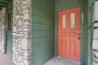 1304 Mariposa Dr in Austin, TX - Foto de edificio - Building Photo