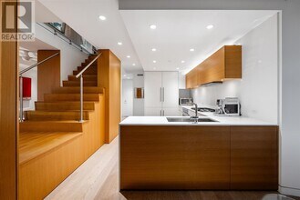 1383-T1383 Marinaside Crescent in Vancouver, BC - Building Photo - Building Photo