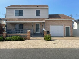 302 Arnold Ave in Seaside Heights, NJ - Building Photo