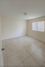3392 SW 24th St in Miami, FL - Building Photo - Building Photo