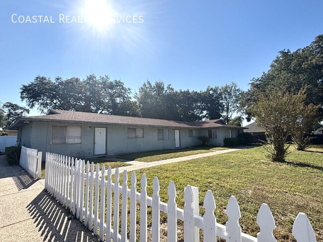 322 Pelham Rd in Fort Walton Beach, FL - Building Photo - Building Photo