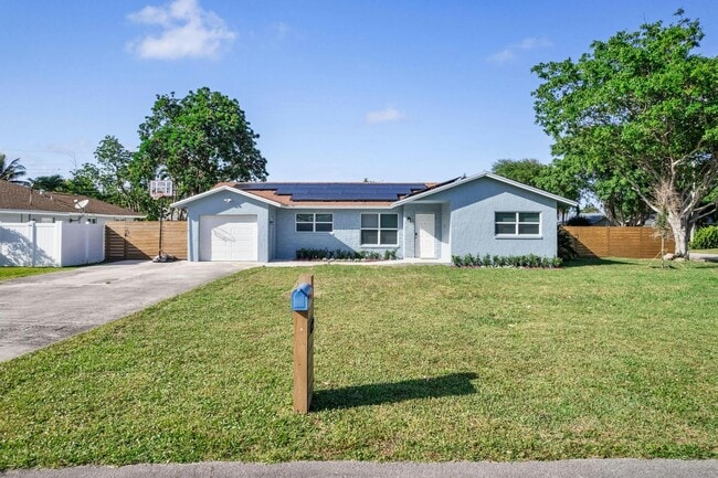 667 Blue Jay Rd in Delray Beach, FL - Building Photo - Building Photo