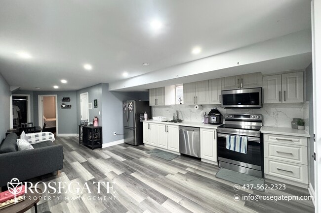 7560 Doverwood Dr in Mississauga, ON - Building Photo - Building Photo
