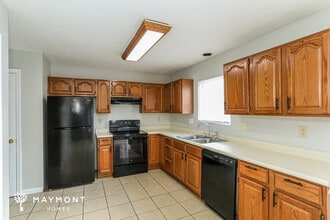 690 W Arielle Ct in Monroe, OH - Building Photo - Building Photo