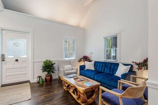 817 Terry Ln in Key West, FL - Building Photo