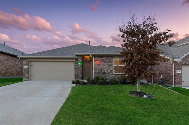 9021 Bronze Meadow Dr in Fort Worth, TX - Building Photo