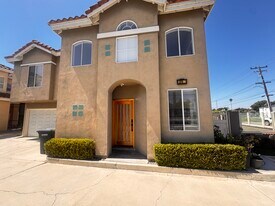 379 Monte Vista Ave in Costa Mesa, CA - Building Photo