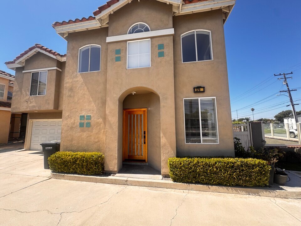 379 Monte Vista Ave in Costa Mesa, CA - Building Photo
