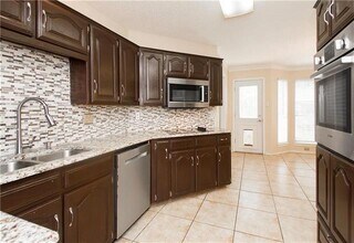 401 Lexington Ln in Euless, TX - Building Photo - Building Photo