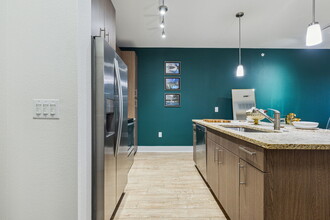 Everra Midtown Park in Dallas, TX - Building Photo - Building Photo