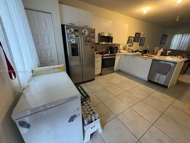 6455 NW 103rd Pl in Doral, FL - Building Photo - Building Photo