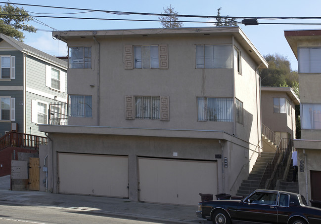 8632-8638 Macarthur Blvd in Oakland, CA - Building Photo - Building Photo