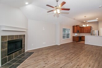 1820 Marlin Dr in Aubrey, TX - Foto de edificio - Building Photo