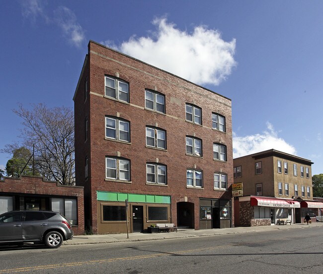 373-375 Pleasant St in Worcester, MA - Building Photo - Building Photo