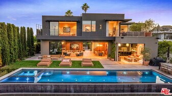 1030 Somera Rd in Los Angeles, CA - Building Photo