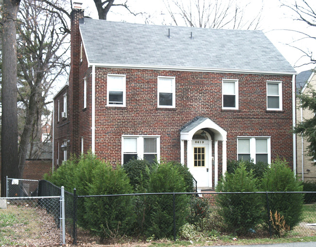 8619 Flower Ave in Takoma Park, MD - Building Photo - Building Photo