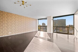 4343 N Clarendon Ave, Unit 717 in Chicago, IL - Building Photo - Building Photo