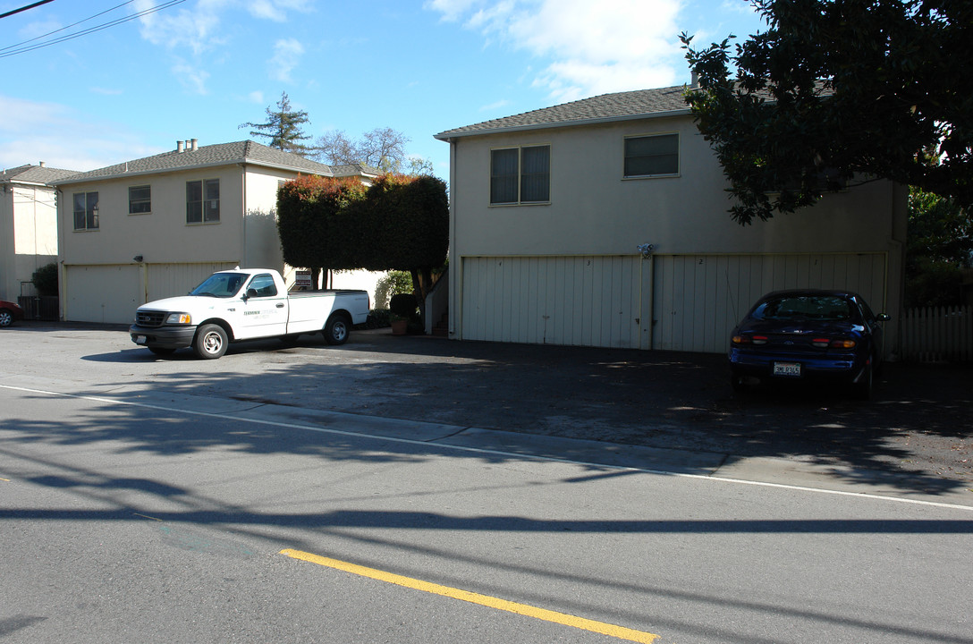 523-529 Matadero Ave in Palo Alto, CA - Foto de edificio