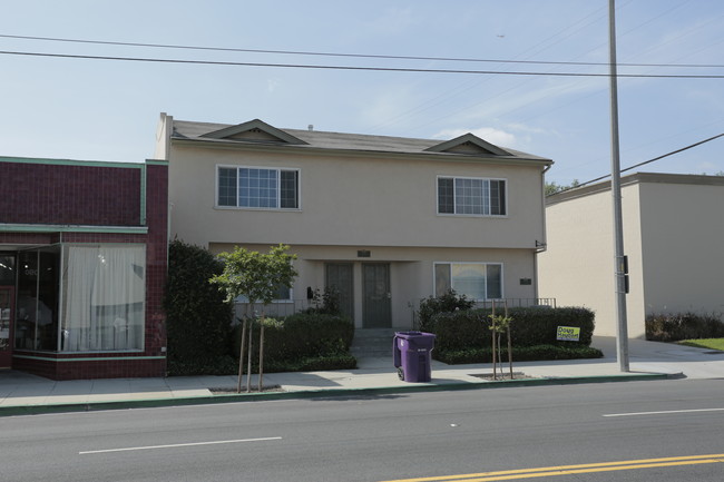 1080-1084 E Wardlow Rd in Long Beach, CA - Building Photo - Building Photo