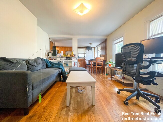 28A Cherry St, Unit 2 in Somerville, MA - Building Photo - Building Photo