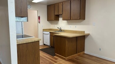 5035 Valley Crest Dr in Concord, CA - Building Photo - Building Photo